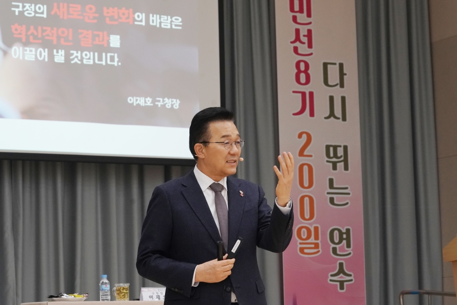 이재호 연수구청장이 지난달 31일 동춘3동을 끝으로 민선8기 실질적 원년을 맞아 새해 구민 소통과 공감 행정을 위한 26일간의 동(洞) 연두방문을 모두 마무리했다.