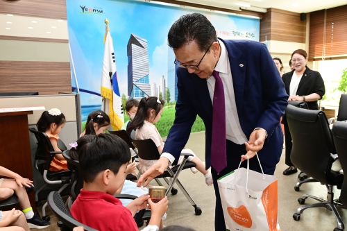 햇빛나무어린이집, 연수구에 ‘작은 음악회’ 수익금 전액 기부