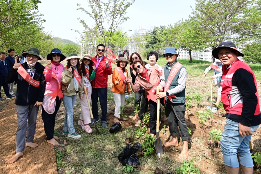 연수구, 봉재산서 ‘연수구화’ 진달래 심기 행사