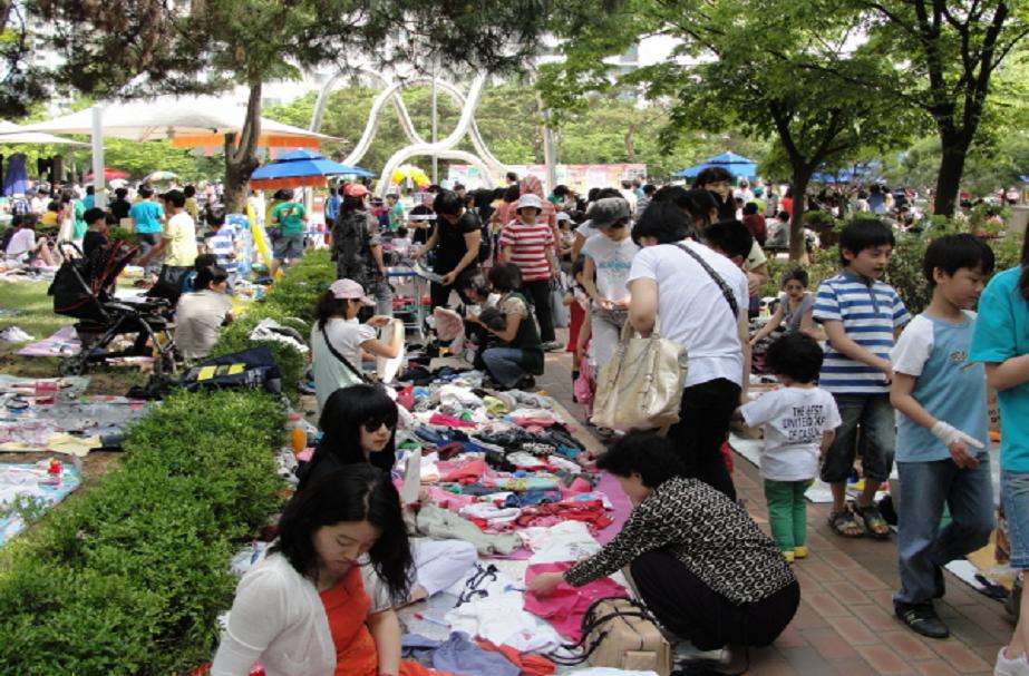 연수2동 주민자치센터, ‘제5회 솔안말 벼룩시장 및 영화제’ 개최의 1번째 이미지