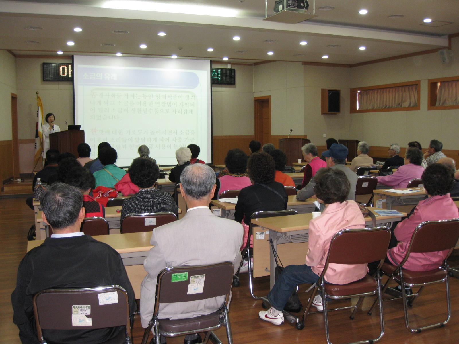 연수구 보건소, 고혈압 당뇨 상설교실 뜨거운 열기 속 운영중의 1번째 이미지