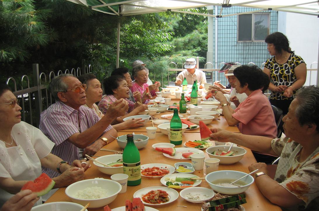 연수1동 통장자율회, 경로당 어르신 초청 삼계탕 대접의 1번째 이미지