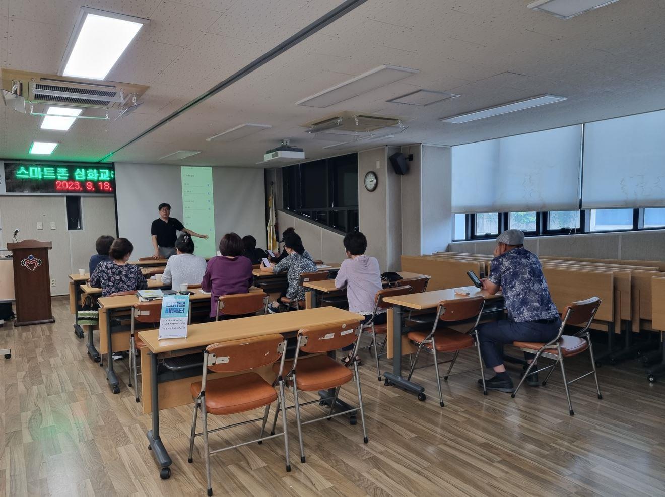 (연수구자원봉사센터) 전문봉사단 보수교육 - 스마트폰 사진·영상 촬영 및 편집 과정의 1번째 이미지