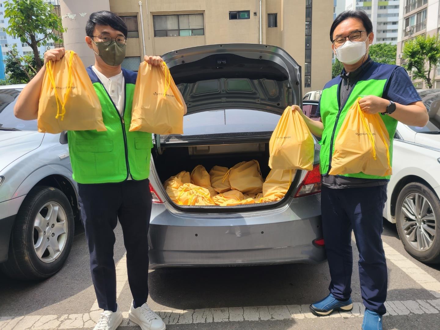 (연수구자원봉사센터)나눔&동행 계절김치 및 건강식 전달 사업의 2번째 이미지