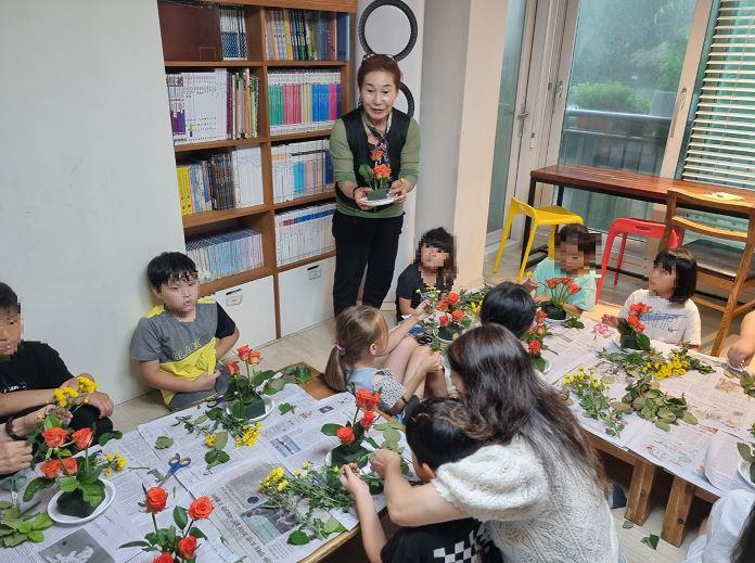 (연수구자원봉사센터) 2023년 재능나눔단체 지원사업 - 꽃꽂이 활동의 2번째 이미지