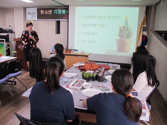 청소년 여름방학 봉사활동-어르신을 위한 소망화분 만들기의 2번째 이미지