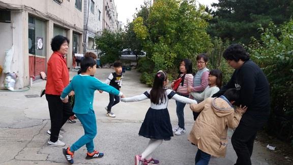 시니어봉사단 지역아동센터 아동 정서지원 활동의 1번째 이미지