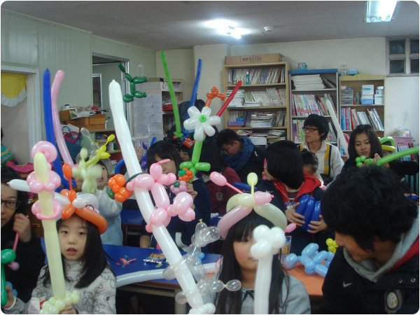 <2010년 겨울방학 청소년 자원봉사학교>풍선아트 배우기 능허대 지역아동센터 봉사활동 실시의 1번째 이미지